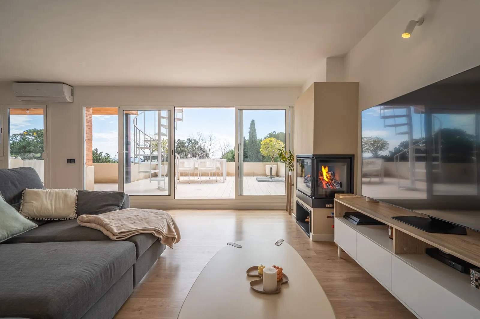 INMOBILIARIAS — RAW02197 HDR