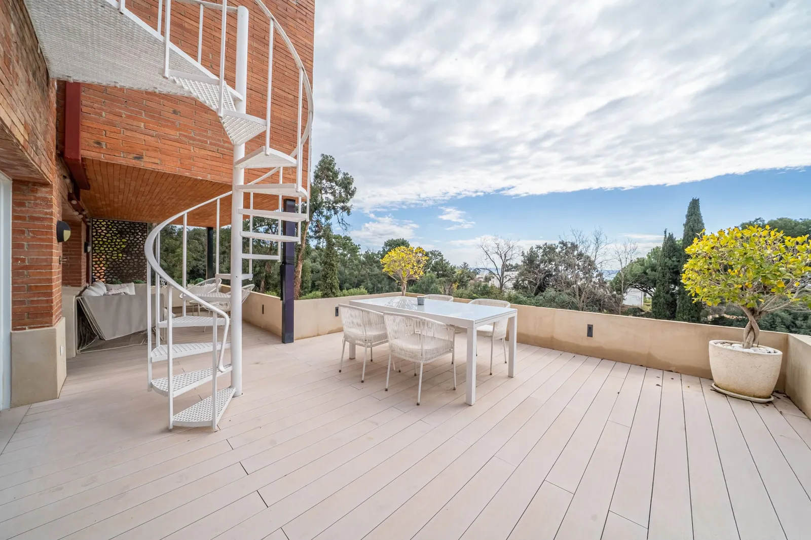 INMOBILIARIAS — RAW02257 HDR