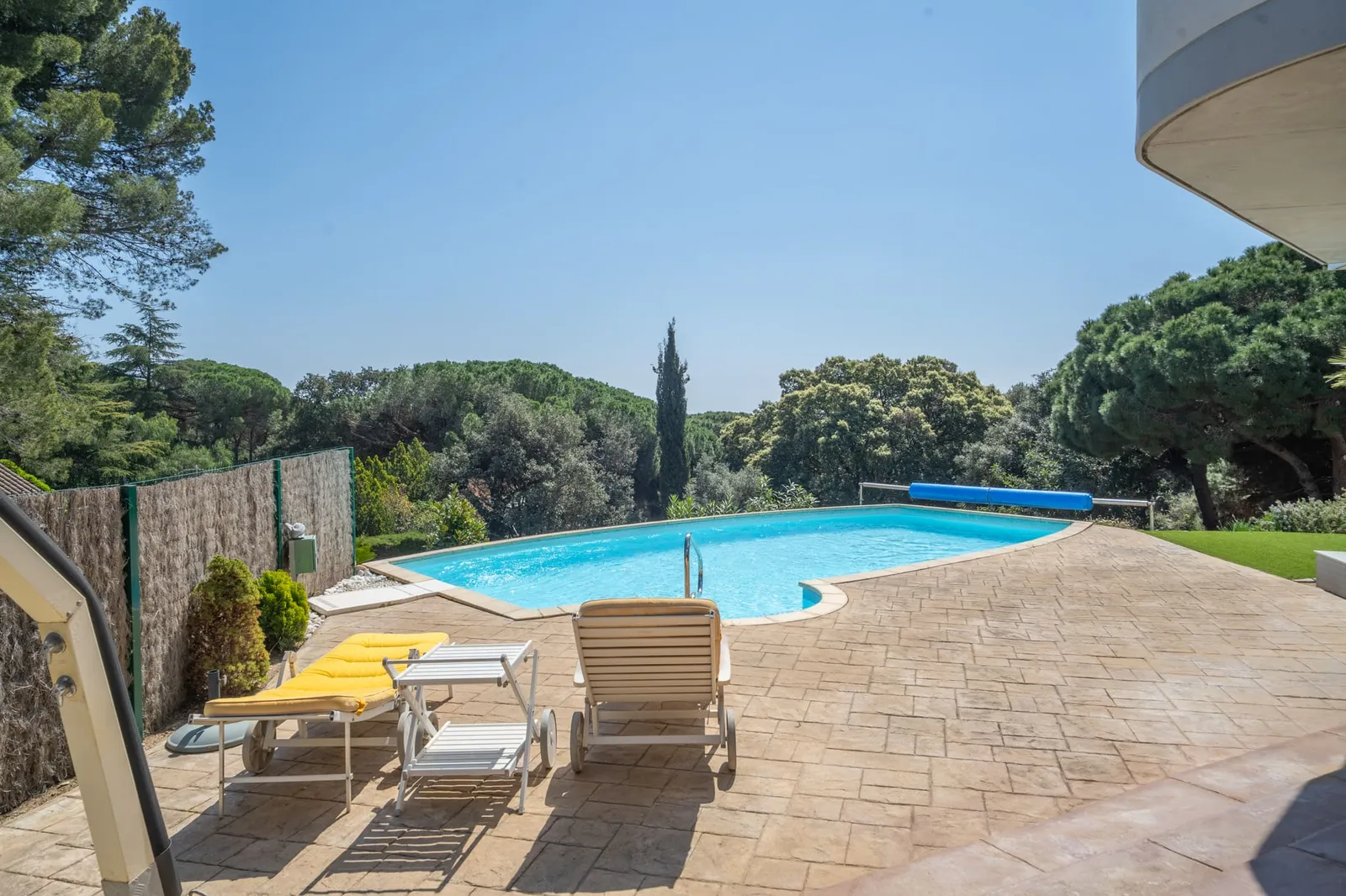 INMOBILIARIAS — RAW03879 HDR