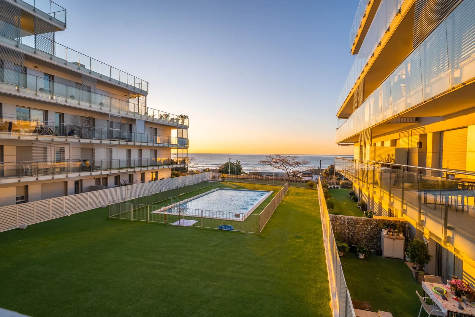 INMOBILIARIAS — RAW4956 HDR