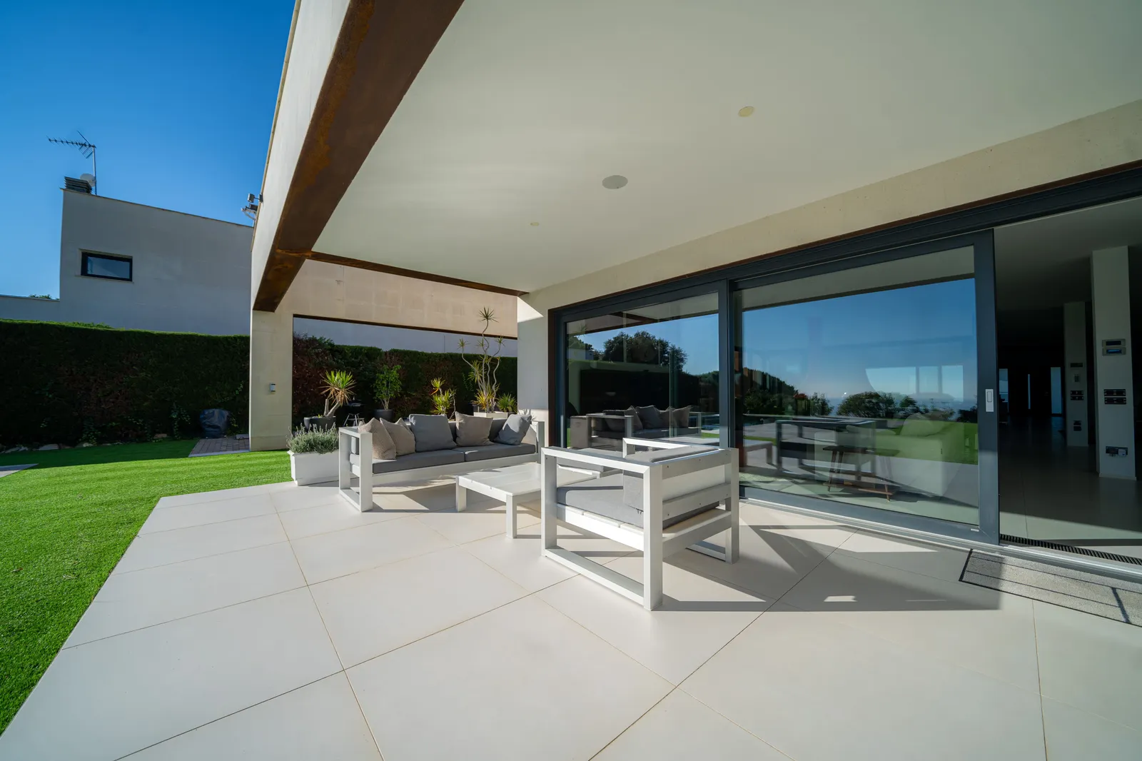 INMOBILIARIAS — RAW8214 HDR