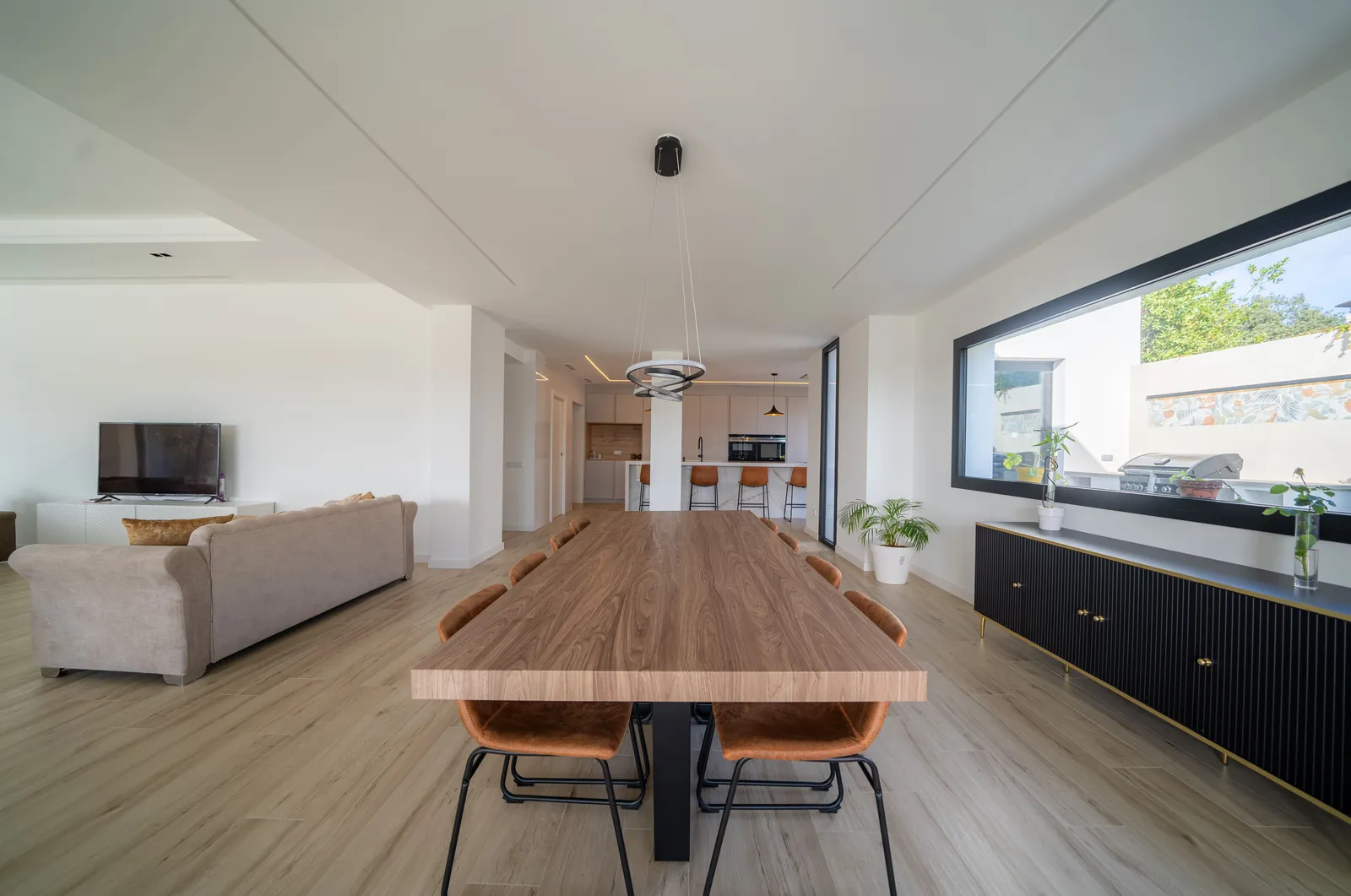 INMOBILIARIAS — RAW8316 HDR