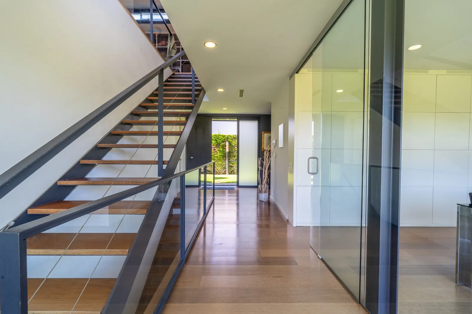 INMOBILIARIAS — RAW8737 HDR