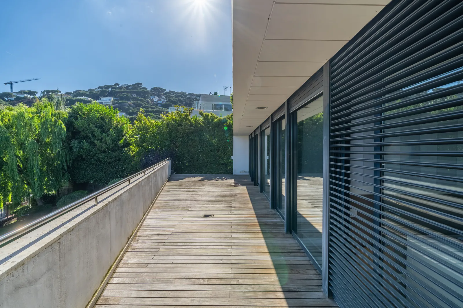 INMOBILIARIAS — RAW8770 HDR