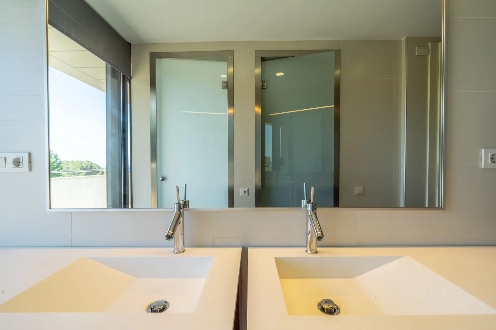 INMOBILIARIAS — RAW8782 HDR